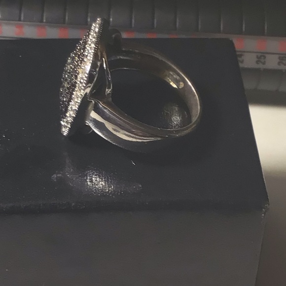 Beautiful designer black and white diamond ring - Picture 7 of 16